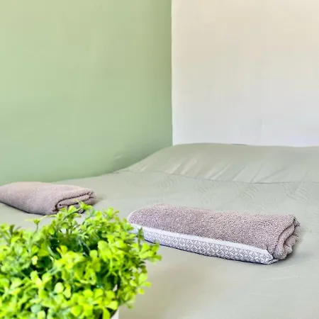 Le Mirabelle, Studio En Plein Centre Historique Apartment *