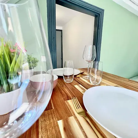 Le Mirabelle, Studio En Plein Centre Historique Apartment