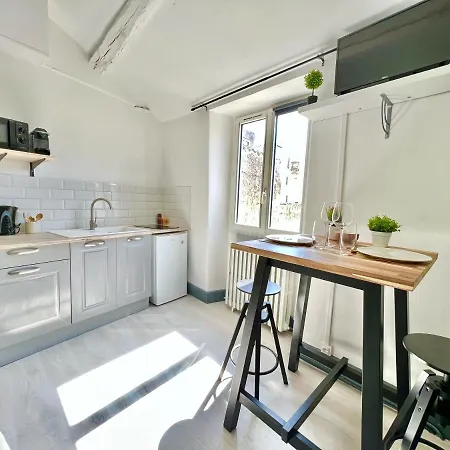 Le Mirabelle, Studio En Plein Centre Historique Apartment